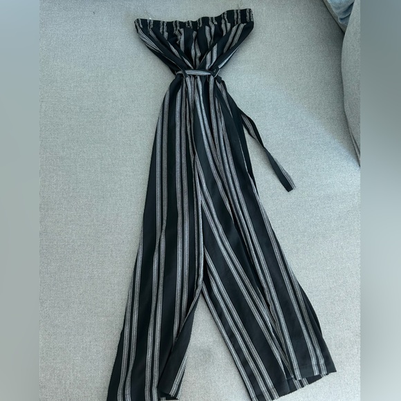 Strapless jumpsuit with tie waist - Picture 2 of 3